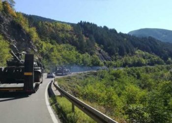 Srpski tenkovi na putu ka Jarinju? Kolona oklopnjaka krenula iz Raške (FOTO/VIDEO)