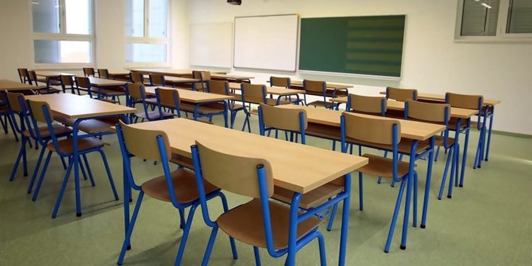 Sve više oboljele djece od korone – U Novom Pazaru za pola mjeseca pozitivno  430 školaraca