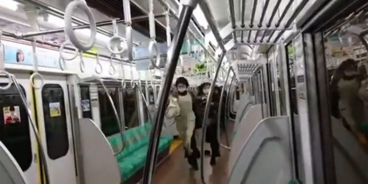 Napad u metrou u Tokiju, povređeno najmanje 15 osoba
