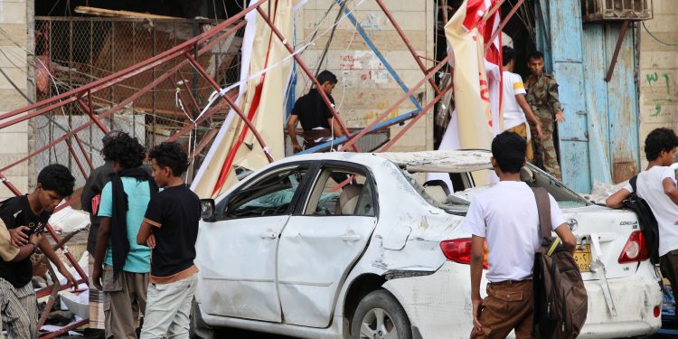 Najmanje devet osoba poginulo u eksploziji automobila-bombe u Jemenu