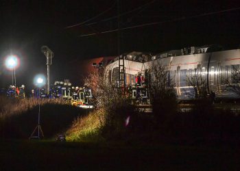 Sudar vozova u Engleskoj, povređeno 12 putnika