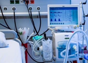 KORONA RAZARA DECU, ONLAJN NASTAVA SVE IZVESNIJA: Sve teže kliničke slike kod mališana, četvoro dece na respiratoru!