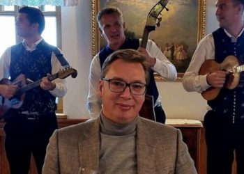 DVA SMARAČA, MALO JAČA: Dodik uz rakiju i harmoniku, Vučić uz vino i tamburice- “Ja ne samo da se ne stidim, već se…”