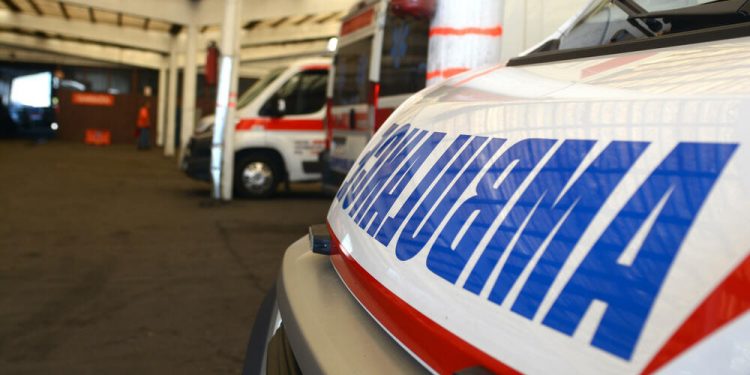 DEVOJČICA (15) UPUCANA U GLAVU U CENTRU BEOGRADA: Drug je pogodio iz vazdušnog pištolja