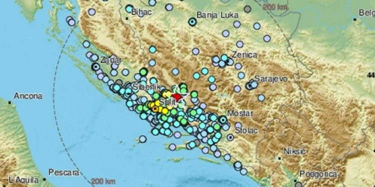 ŽESTOKO SE TRESLO: Zemljotres jačine 5.1 stepen pogodio Dalmaciju! Sirene se oglasile u Trilju, građani istrčali na ulice!