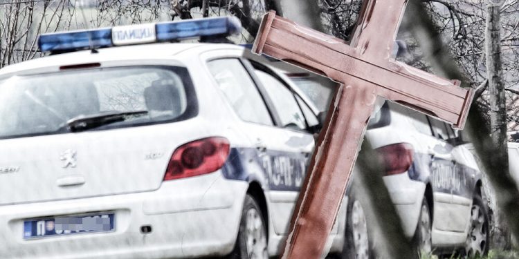 SVETOZAR KRSTOM TUKAO POLICAJCE JER MU JE ŽENA OŽIVELA: Nezapamćeni haos u selu kod Koceljeve