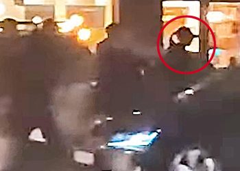 ( VIDEO) OVAKO JE UHAPŠENA DIJANA HRKALOVIĆ: Pojavio se prvi snimak privođenja bivše sekretarke MUP: MASKA NA LICU RUKE U DŽEPOVIMA!