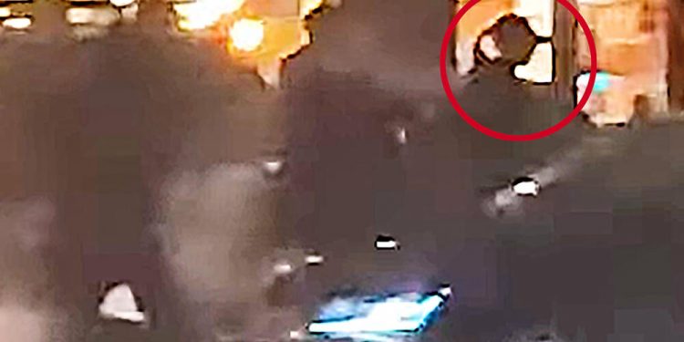 ( VIDEO) OVAKO JE UHAPŠENA DIJANA HRKALOVIĆ: Pojavio se prvi snimak privođenja bivše sekretarke MUP: MASKA NA LICU RUKE U DŽEPOVIMA!