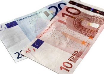 SUTRA POČINJE ISPLATA PO 30 EVRA! Novac prvo primaju penzioneri