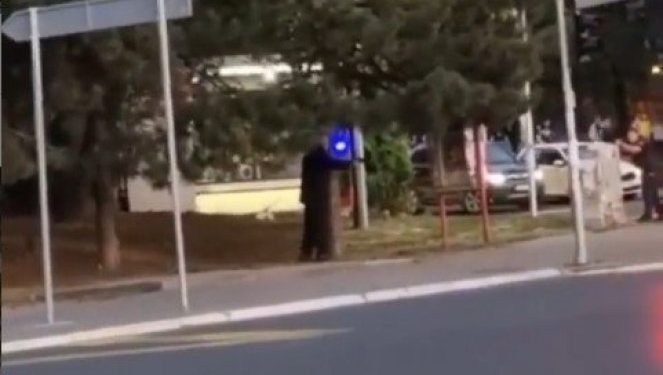 Muškarac se puca sa policijom, policija ga OPKOLILA