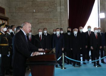 Predsednik Erdogan predvodio delegaciju u poseti Anitkabiru