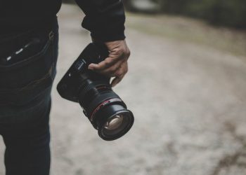 OSVETA GLADNOG FOTOGRAFA : Pred mladoženjom obrisao SVE FOTKE SA VENČANJA