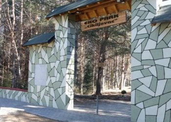 (VIDEO) Korisnici novčane socijalne pomoći čistili Eko park Cikiljevac