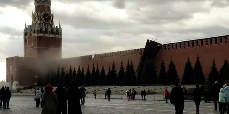 (VIDEO) MOSKVA: Srušio se dio Kremlja!
