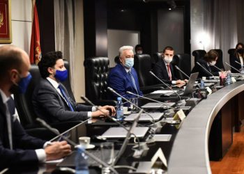 RASPALA SE KRIVOKAPIĆEVA VLADA: Ministri bojkotovali sjednicu!