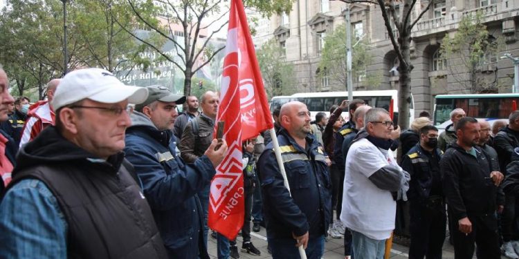 Radnici Pošte DIGLI GLAS, traže veće plate