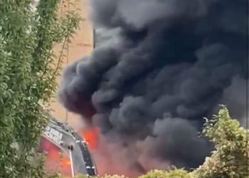 Požar u kurugu fabrike “Raška” u Novom Pazaru (VIDEO)