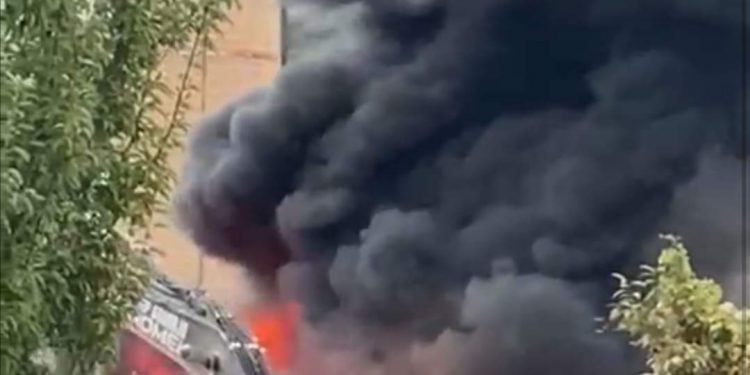 Požar u kurugu fabrike “Raška” u Novom Pazaru (VIDEO)