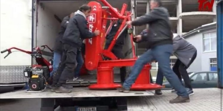 (VIDEO) Tutin: Podjela poljoprivredne mehanizacije