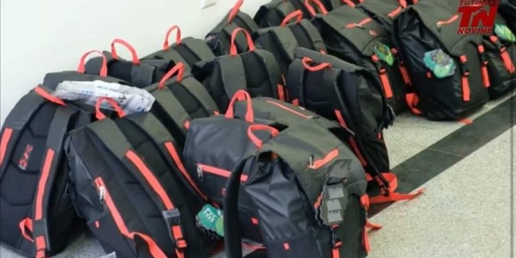 (VIDEO) Pedeset kompleta ranaca za djecu osnovce od “HELP-a”