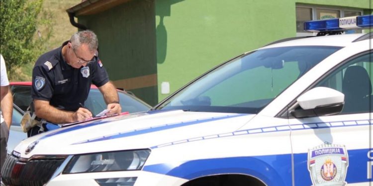 MLADI NOVOPAZARAC ISKLJUČEN IZ SAOBRAĆAJA! Jurio kroz Selakovac 124 km na sat