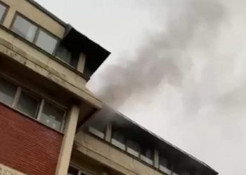 POŽAR U ŠKOLI U NOVOM PAZARU: Deca evakuisana (FOTO/VIDEO)