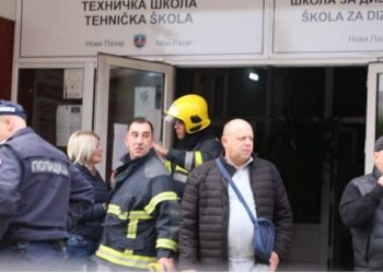 Ugašen požar u Tehničkoj školi u Novom Pazaru! Jedan učenik prevezen u bolnicu