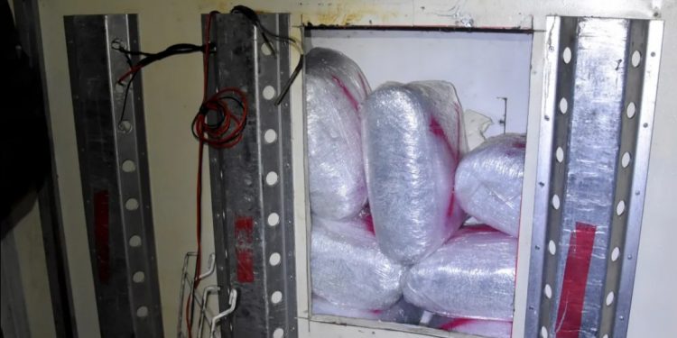 Policija kod Kraljeva u kamionu pronašla 321 kilogram marihuane