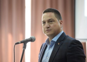 OGLASIO SE MINISTAR RUŽIĆ: Da li će sve škole od ponedeljka preći na onlajn nastavu?
