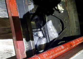AUTOBUS IZ SRBIJE PUN MARIHUANE KRENUO ZA ISTANBUL! Policija i carinici na Gradini otkrili drogu! Uhapšeno dvoje (FOTO)