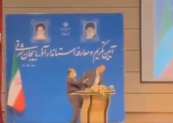 Iran – Guverner dobio šamar usred govora (Video)