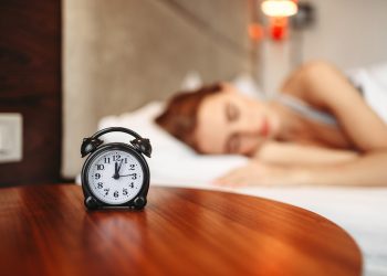 Noćas počinje zimsko računanje vremena, spavanje sat duže