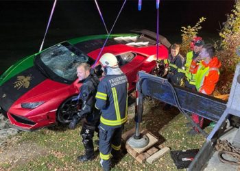 MALO SE ZBUNIO: VOZAČ LAMBORGHINIJA ZAMIJENIO KOČNICU I GAS, PA ZAVRŠIO U JEZERU