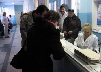 RADNIK SADA NE MORA DA KAŽE OD ČEGA BOLUJE Nova pravila za bolovanja: Promene i kod recepata, a sa jednim treba biti oprezan jer se tiče i PLATE