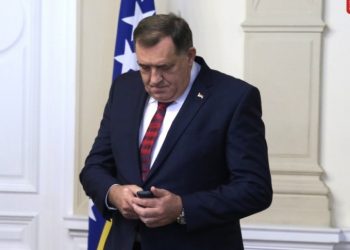 MILE PUKAO NAČISTO: Dodik pozvao novinare da u Predsjedništvu zapjevaju pjesmu “Nema te više Alija