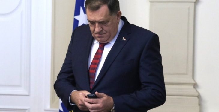 MILE PUKAO NAČISTO: Dodik pozvao novinare da u Predsjedništvu zapjevaju pjesmu “Nema te više Alija