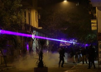 Demonstranti u Ljubljani laserom povrijedili pilota