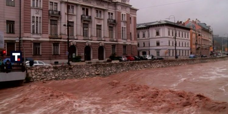 (VIDEO) Snimci iz vazduha pokazuju razmere poplava u Sarajevu