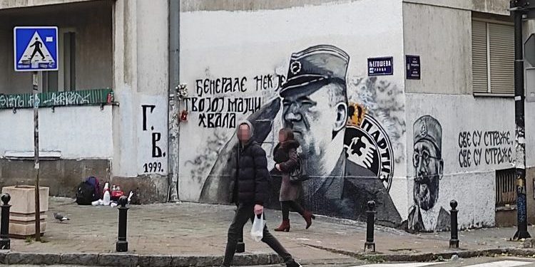 Sramotno: Sad i Dražin mural pravi društvo Mladiću u Beogradu