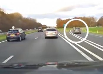 (VIDEO) Žena se tokom vožnje onesvestila, a jedan vozač je žrtvovao svoj automobil kako bi joj spasao život