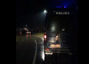 (VIDEO) Otkriveno šta je uzrok krvavog pira kod Dečana: Mladić iz osvete ispalio rafal iz kalašnjikova u autobus!