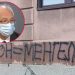 NOVE JEZIVE PRETNJE DR KONU: Na zgradi u kojoj živi ispisan grafit KON=MENGELE, doktor vidno uznemiren