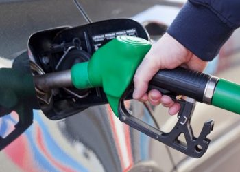 CIJENE GORIVA U NJEMAČKOJ OTIŠLE U NEBO: Građani Pune Kanistre, Stručnjaci Pozivaju Na Oprez Pri Gomilanju Rezervi Goriva