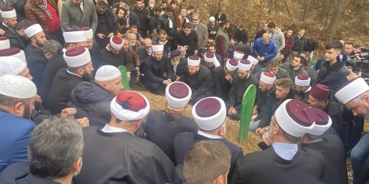 Muftija Zukorlić ukopan u rodnom mjestu Orlju, dženazu klanjalo hiljade vjernika…
