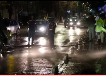(VIDEO) Pred najavljeno hladnije vrijeme intenzivirano  pranje ulica i javnih površina u centru Tutina.