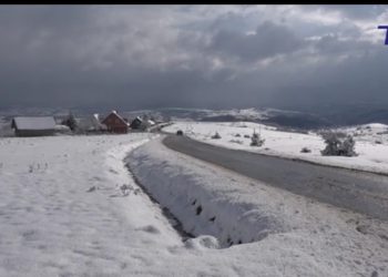 (VIDEO)U Tutinu palo 10 cm snijega, svi putevi prohodni.