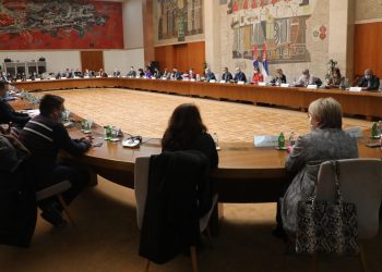 KRIZNI ŠTAB ODLUČIO Jesenji raspust će trajati DEVET DANA, kovid propusnice od 20 sati u ugostiteljskim objektima