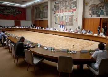 Sutra sednica Kriznog štaba! Donosi se odluka o jesenjem raspustu