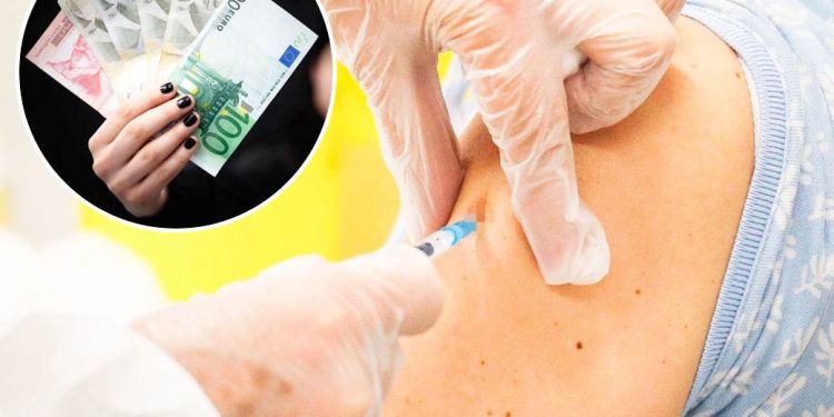 Slovenac za novac primio 23 vakcine u ime drugih