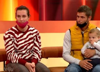 (VIDEO) ADELISA I AZEM IZVLAČE DRVA IZ ŠUME KAKO BI PREHRANILI SINA, A ZARAĐUJU JAKO MALO: TEŠKA ŽIVOTNA PRIČA U ISPUNI MI ŽELJU